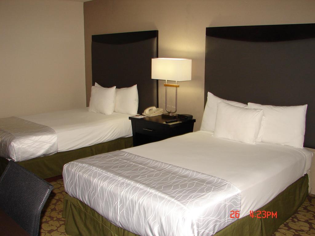 Ramada Plaza By Wyndham Charlotte South End Airport Hotel Exterior photo