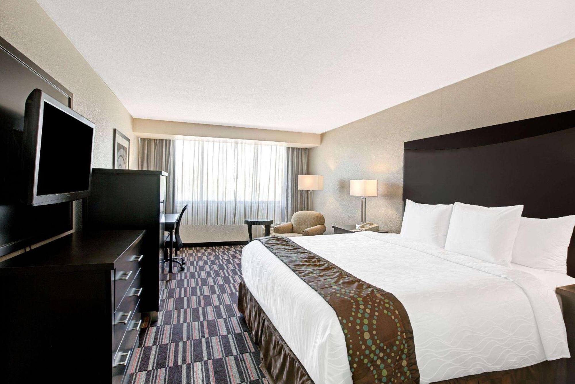 Ramada Plaza By Wyndham Charlotte South End Airport Hotel Exterior photo