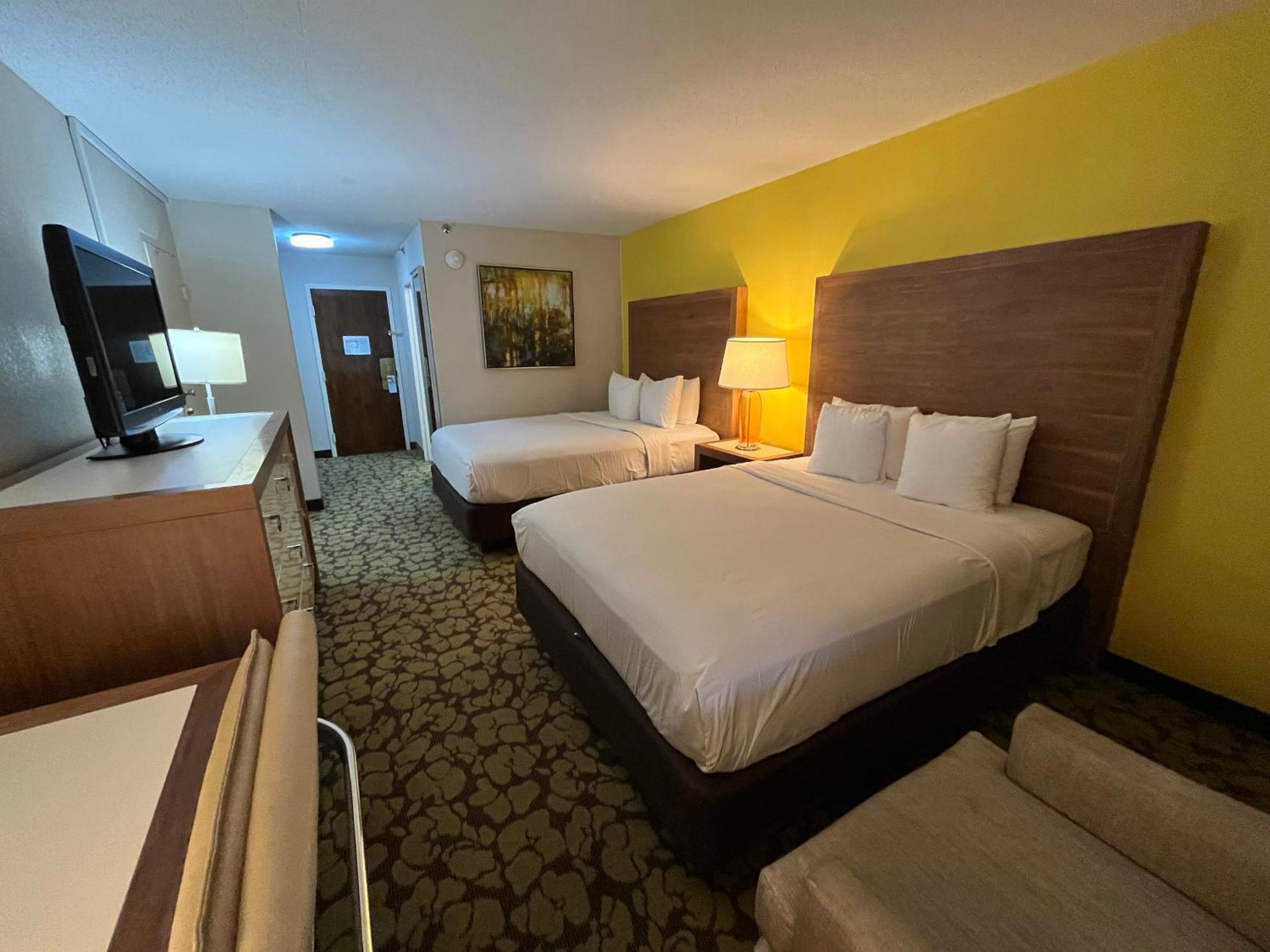 Ramada Plaza By Wyndham Charlotte South End Airport Hotel Exterior photo