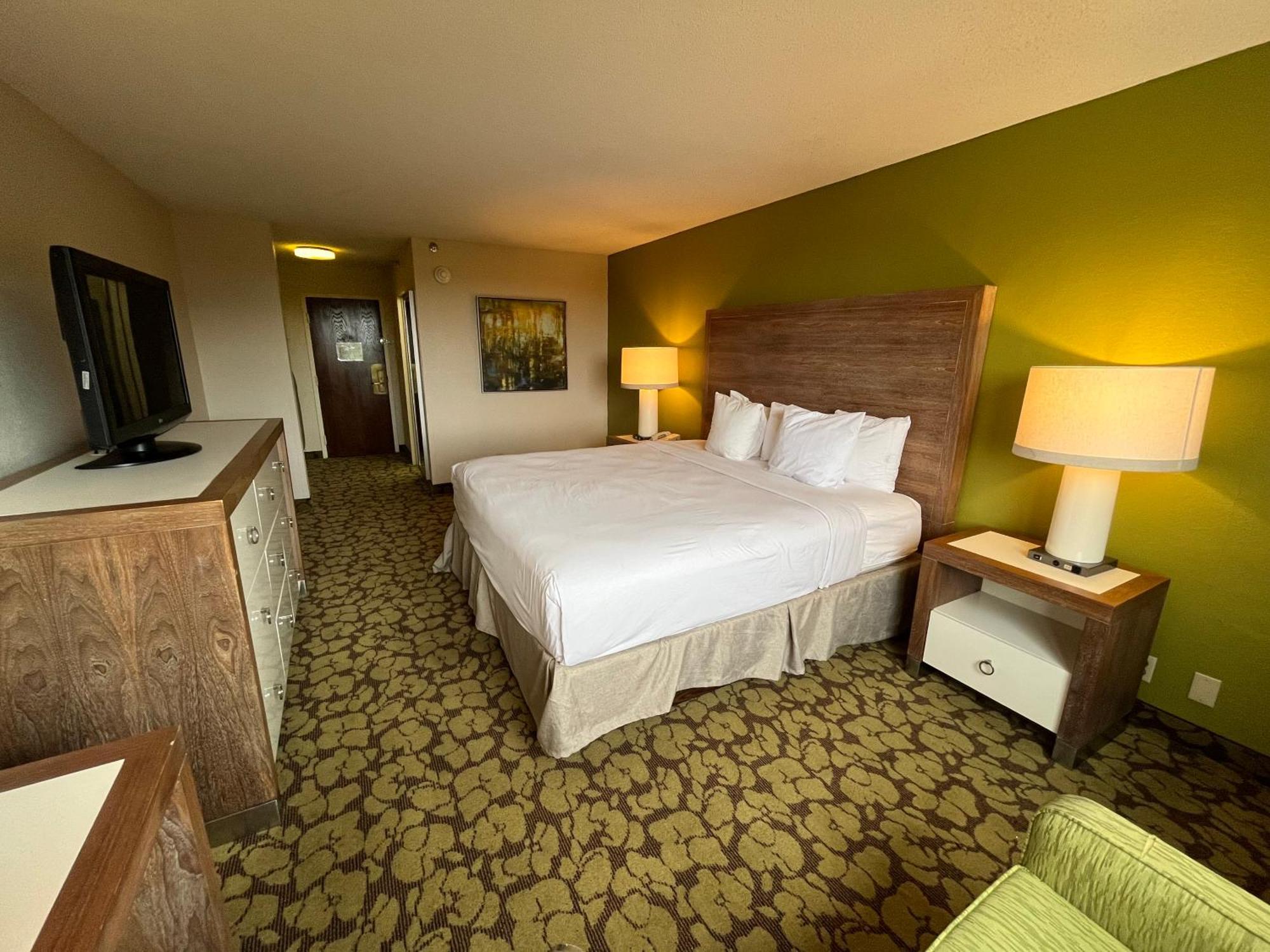 Ramada Plaza By Wyndham Charlotte South End Airport Hotel Exterior photo