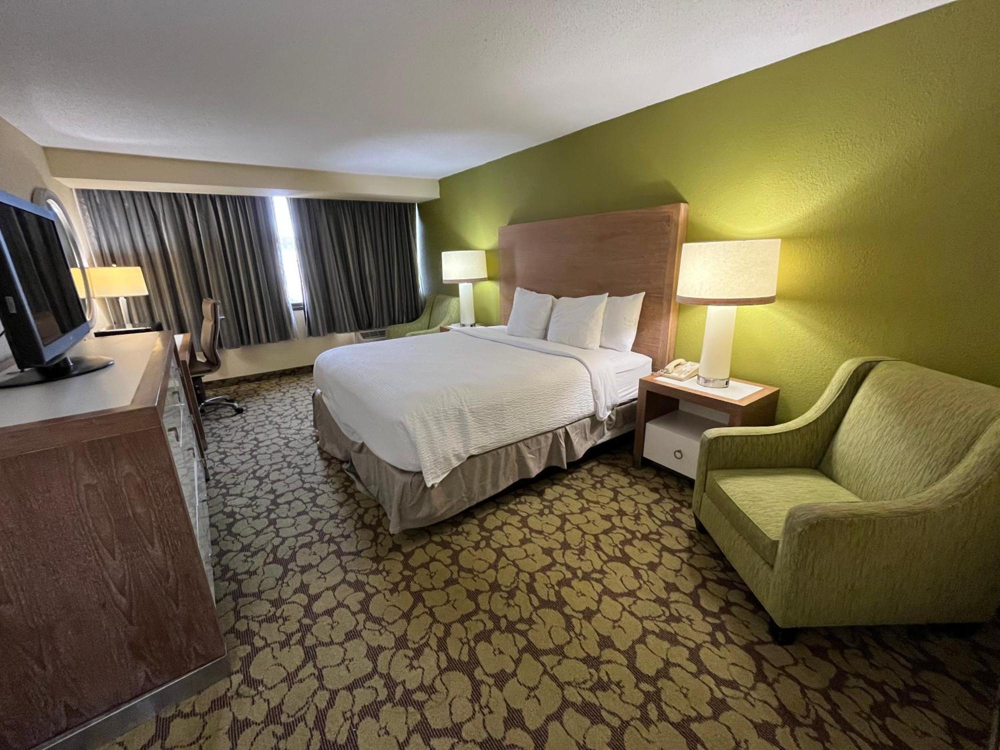 Ramada Plaza By Wyndham Charlotte South End Airport Hotel Exterior photo