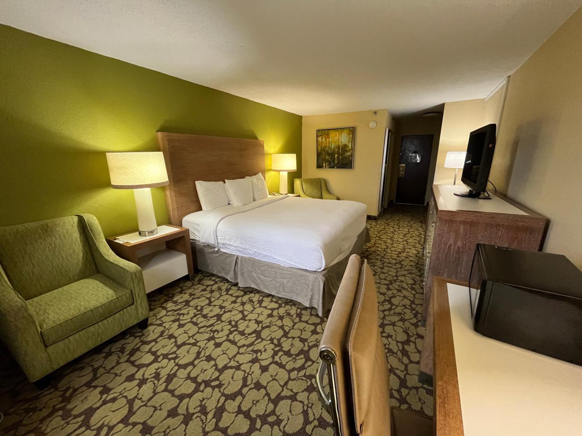 Ramada Plaza By Wyndham Charlotte South End Airport Hotel Exterior photo