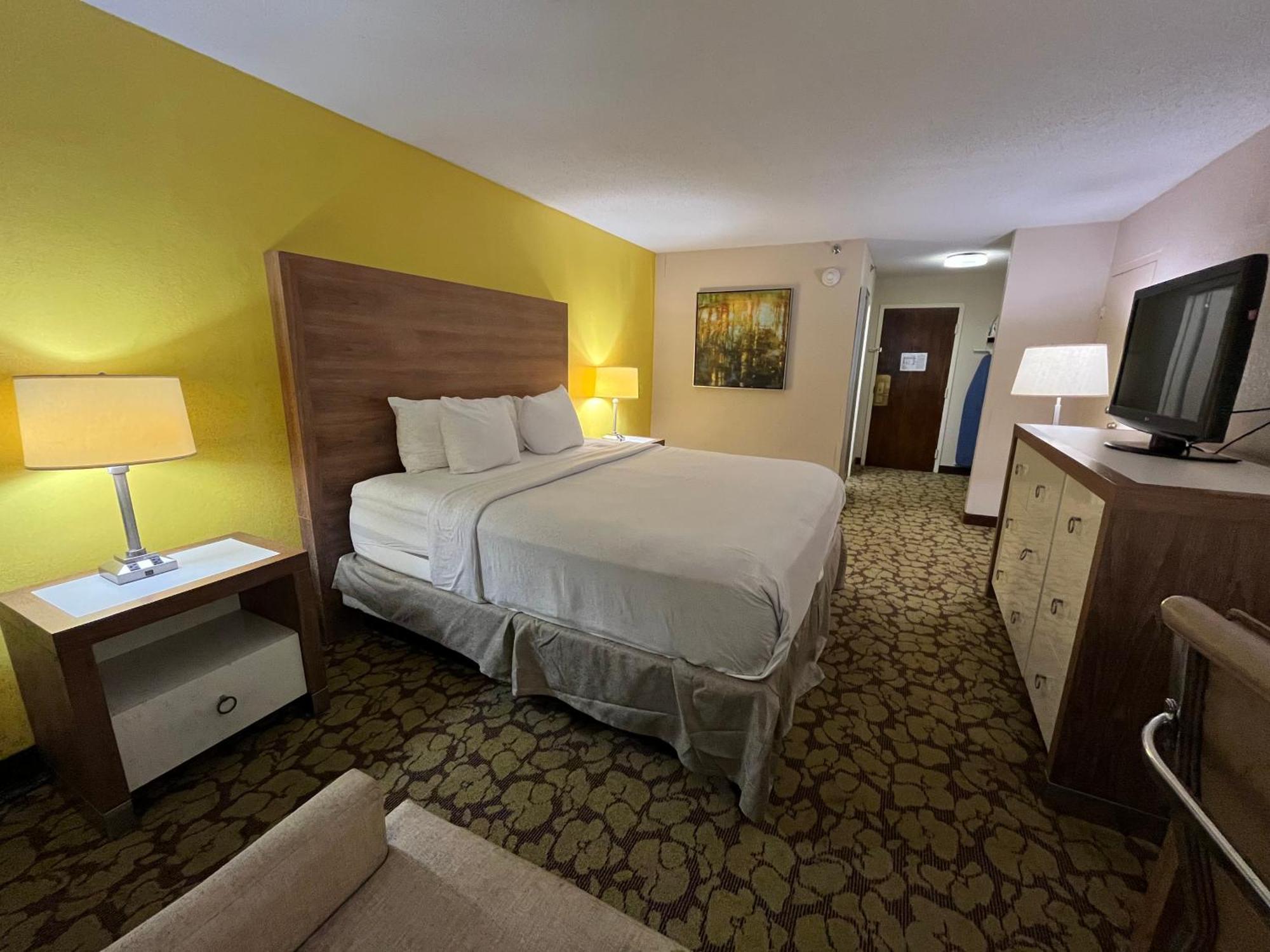 Ramada Plaza By Wyndham Charlotte South End Airport Hotel Exterior photo