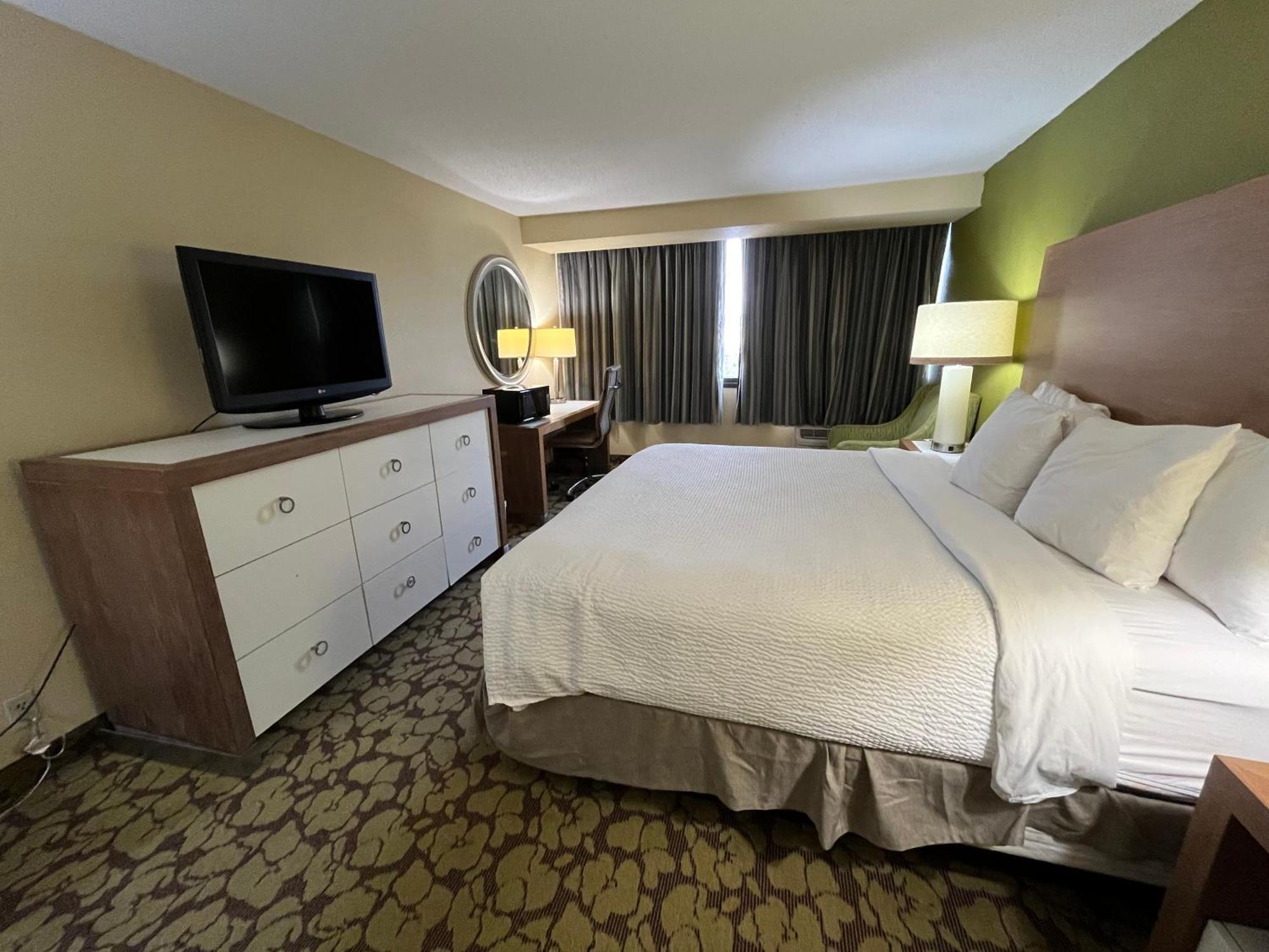 Ramada Plaza By Wyndham Charlotte South End Airport Hotel Exterior photo