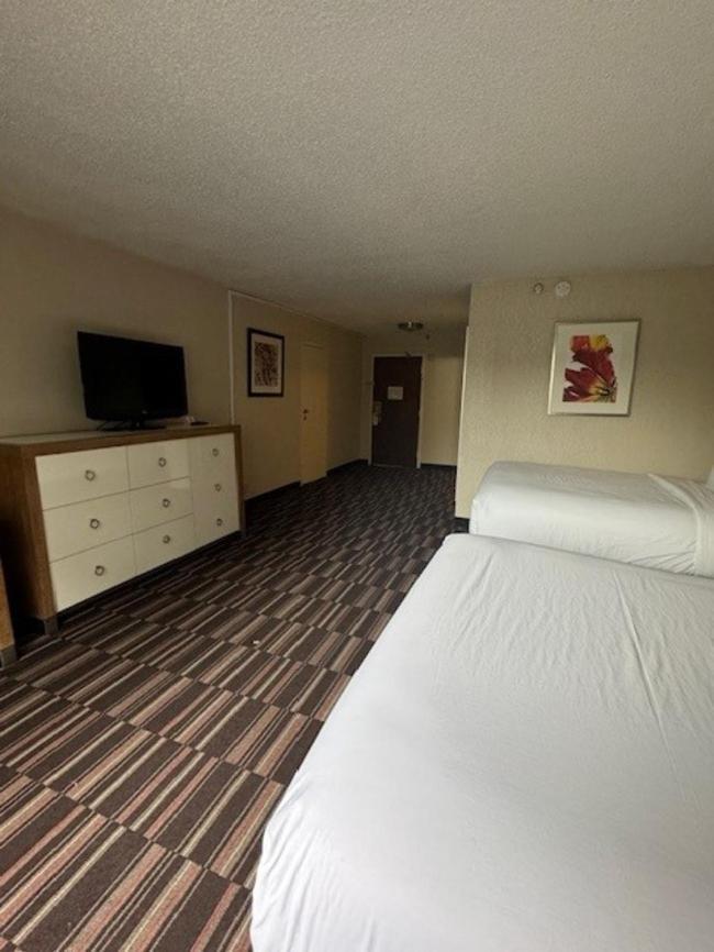Ramada Plaza By Wyndham Charlotte South End Airport Hotel Exterior photo