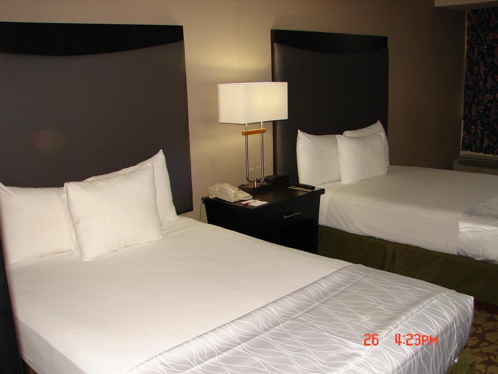 Ramada Plaza By Wyndham Charlotte South End Airport Hotel Exterior photo
